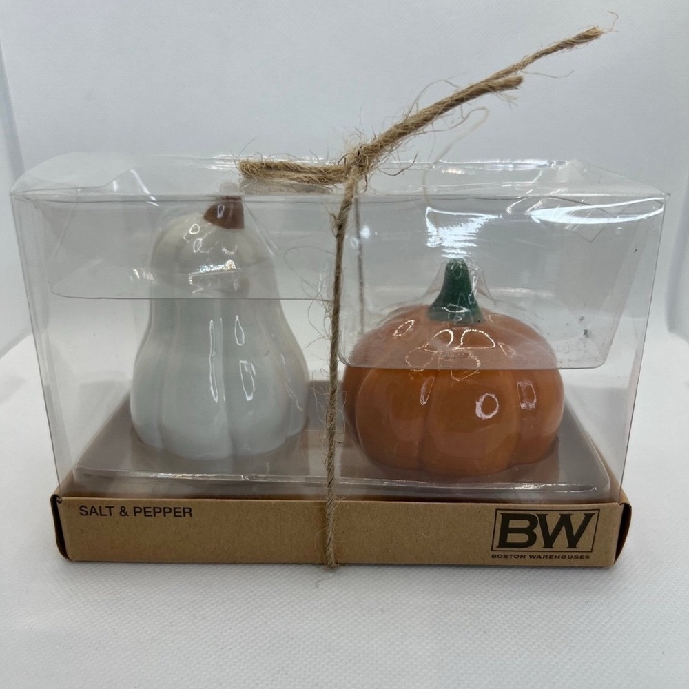 Salt and pepper shakers‎